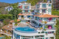 Luxury Retreat Casa Yvonneka  14 Bedrooms Entire Villa