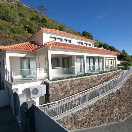 Sea View, Luxury, Comfort, Privacy, Free Wifi and Heated Pool