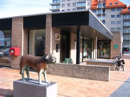 Nieuwpoort-Bad: Family friendly apartment with garage. 50 m from the sea.