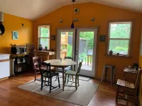 Beautiful 2 Bedroom 1 Bath Home a block from Downtown. فنادق في Flathead County