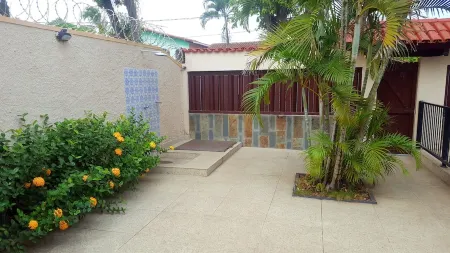 Duplex house with pool, pool and barbecue Santa Monica Beach Guarapari Отели в г. Гуарапари