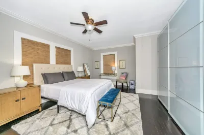 Bungalow Gem in Historic Bishop Arts Oak Cliff Các khách sạn gần Patriot Soccer Field