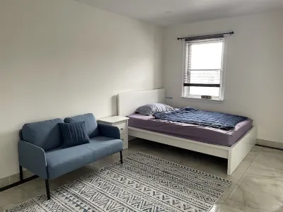 Bright & refreshing Port Credit apartment - 4 mins to the lake! Hotel in zona Port Credit Library