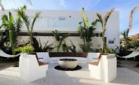 Avida Penthouse Studio 5 min walk to beach.. terrace, views,  pool & more!