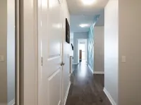 Luxury condo w breathtaking sunset views close to airport & downtown Mississauga