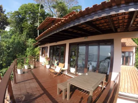 Wonderful house by the water in Angra dos Reis.