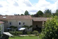 Cassiopeia, 3 Bedrooms, 1 bathr. Hotels in Dœuil-sur-le-Mignon