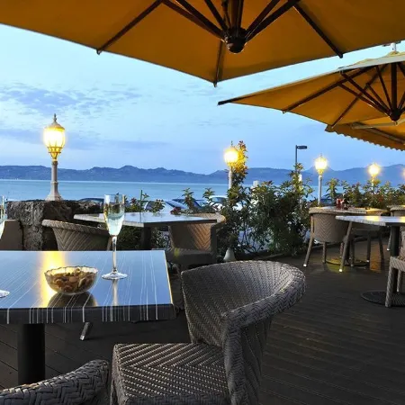 Hôtel Restaurant le Panorama Отели рядом с достопримечательностью «Железнодорожный вокзал Эвиан»