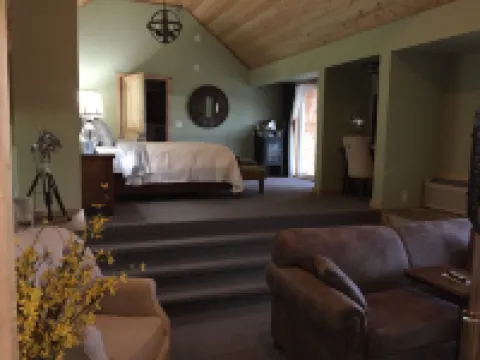 Roam Inn Hotels in Munising