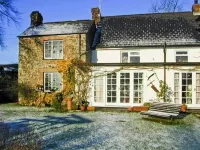 Coles Cottage Hotels in Torridge District