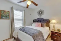 Centrally Located in Nwa; Walk to Wrights Bbq! Отели в г. Джонсон