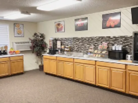 Burke Inn Motel & Suites Hotels in Carroll