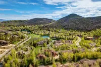 Queen Esther 2425 Condo