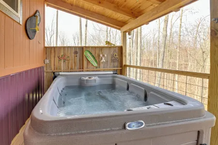 Bring a Pet: Peaceful Frenchburg Cabin on 1 Acre Отели в г. Стантон