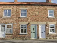 31 Outgang Road Hotels near Pickering Castle