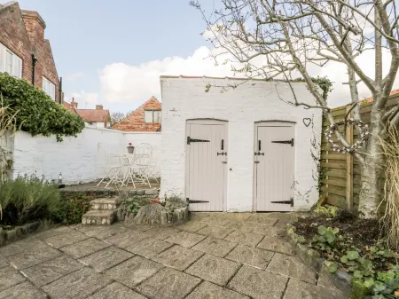 Rosie Cottage Отели рядом с достопримечательностью «Парк Плейдейл Фарм»