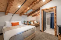 MAD River Lodge Hotels in Fayston