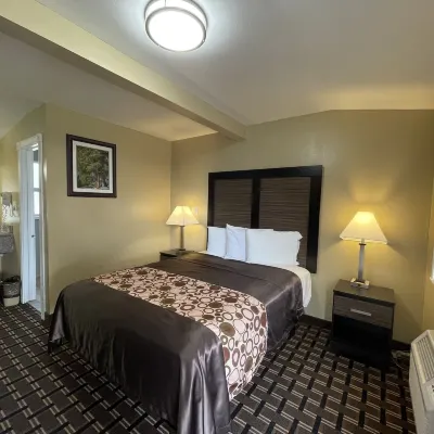 Beverly Lodge Hotels near Ski Run Marina