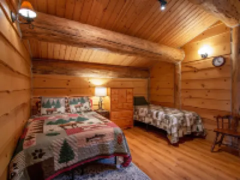 The Log Cabin 2 Bedroom Home by RedAwning Hotels in Stevenson