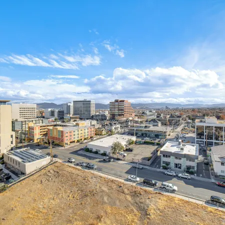 Luxe Dtwn Reno Penthouse ~ 3 Mi to Casinos!