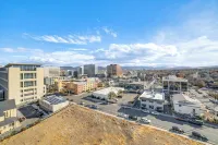 Luxe Dtwn Reno Penthouse ~ 3 Mi to Casinos! - Condos