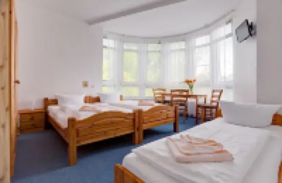 Hotel Atlantic Hotel berhampiran Stesen Kereta Api Bawah Tanah Hermannstraße