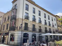 Hostal Concejo Hotels in der Nähe von Iglesia de San Julián y Santa Basilisa