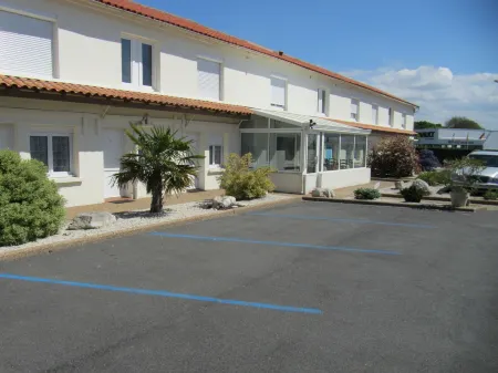 Cit'Hotel les Atlantes Отели рядом с достопримечательностью «Spa Thermal Philae»