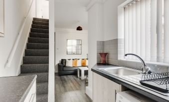 Vichy - Strathcona Suites, 3 Beds Houses in Wavertree