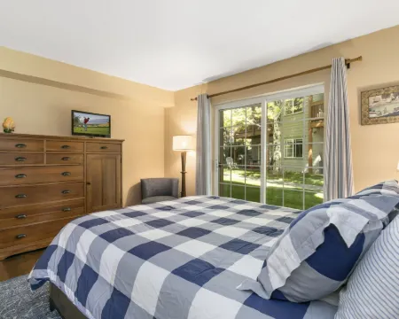 901 Crazy Horse Circle Condo Hotels in Edwards