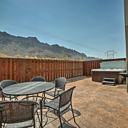 Moab Townhome w/ Hot Tub & Patio - Near Arches