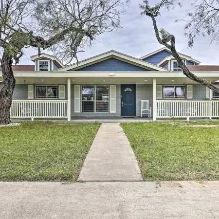 Patio and Grill Spacious Gem Near Gulf Coast!