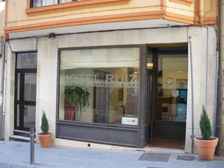 Hostal Ruiz Отели рядом с достопримечательностью «Monasterio de San Juan de Duero»