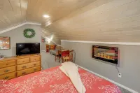 Cozy Holland Studio w/ Deck Near Lake Michigan! Hotels in Ganges Township
