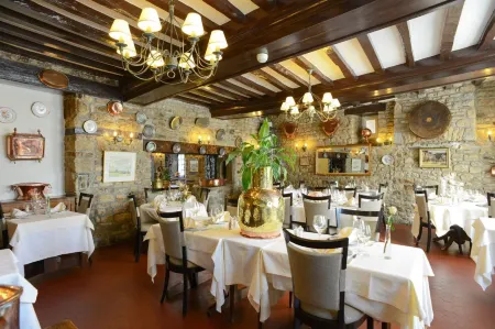 Hôtel de La Croix d'Or Отели в г. Авранш