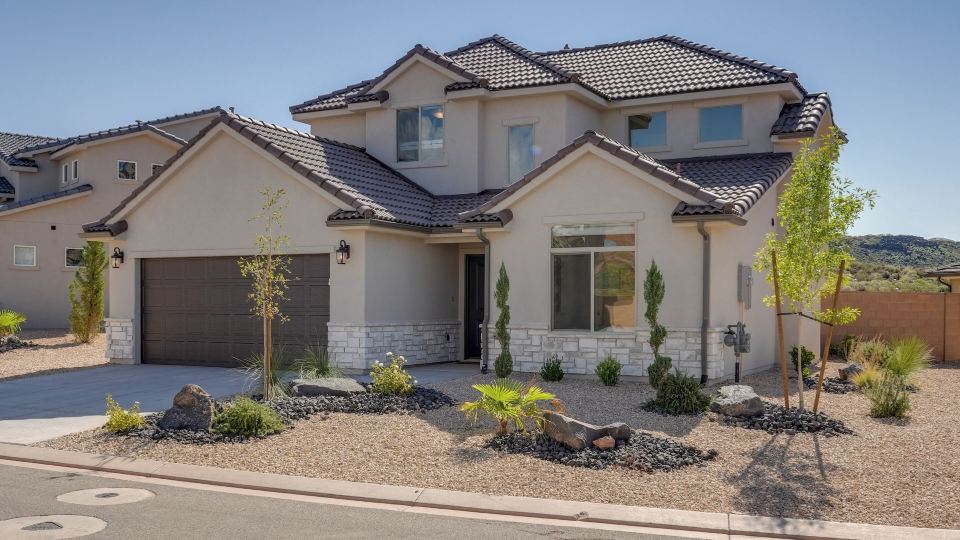 Hike, Golf, Unwind Poolside! Washington Home