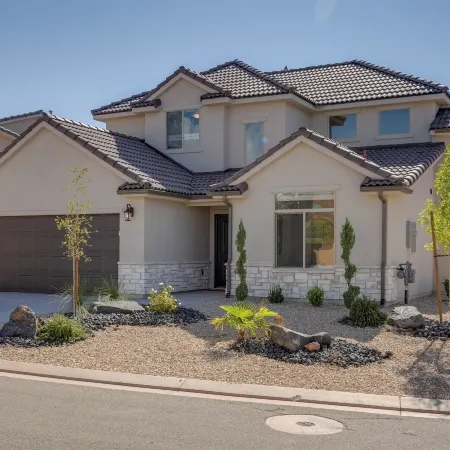 Hike, Golf, Unwind Poolside! Washington Home