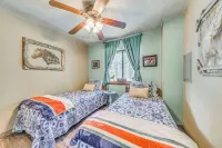 Quaint Cloudcroft Cabin w/ Stunning Forest Views! - balcony
