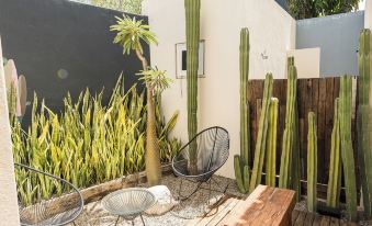 Grand Villa w Private Patio & Parking