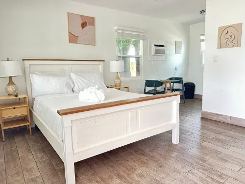 Well Equipped Kitchenette and Convenient Parking - Cozy Haven Hotels in Clearwater