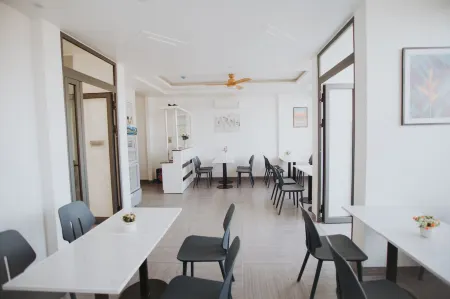 Marina Hotel Phú Yên Отели в г. Туихоа