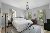 The Bear Suite at Divine Otter Hotels near Mad Hatter Antiques & More