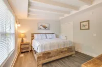 Modern Oak Island Escape 1 Mile to Long Beach! - 3-Star
