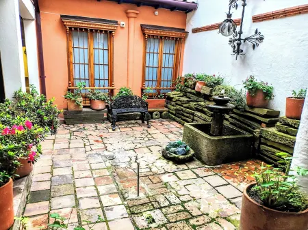 Apartaestudios la Candelaria Отели рядом с достопримечательностью «Casa de Moneda»