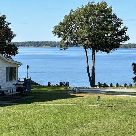 West Winds Motel & Cottages