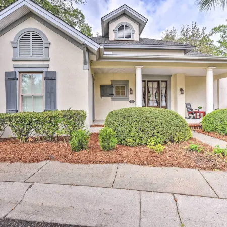 7 Mi to Beach: Bluffton Cottage w/ Furnished Patio