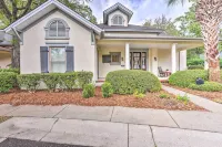 7 Mi to Beach: Bluffton Cottage w/ Furnished Patio - parking