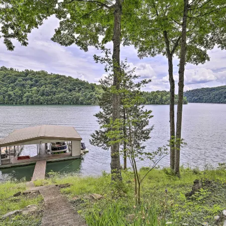 Inviting Family Abode w/ Dock on Norris Lake!