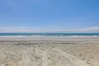 Emerald Isle Getaway w/ Decks & Beach Views!
