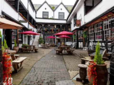 The New Inn by Roomsbooked Hotels in Gloucester